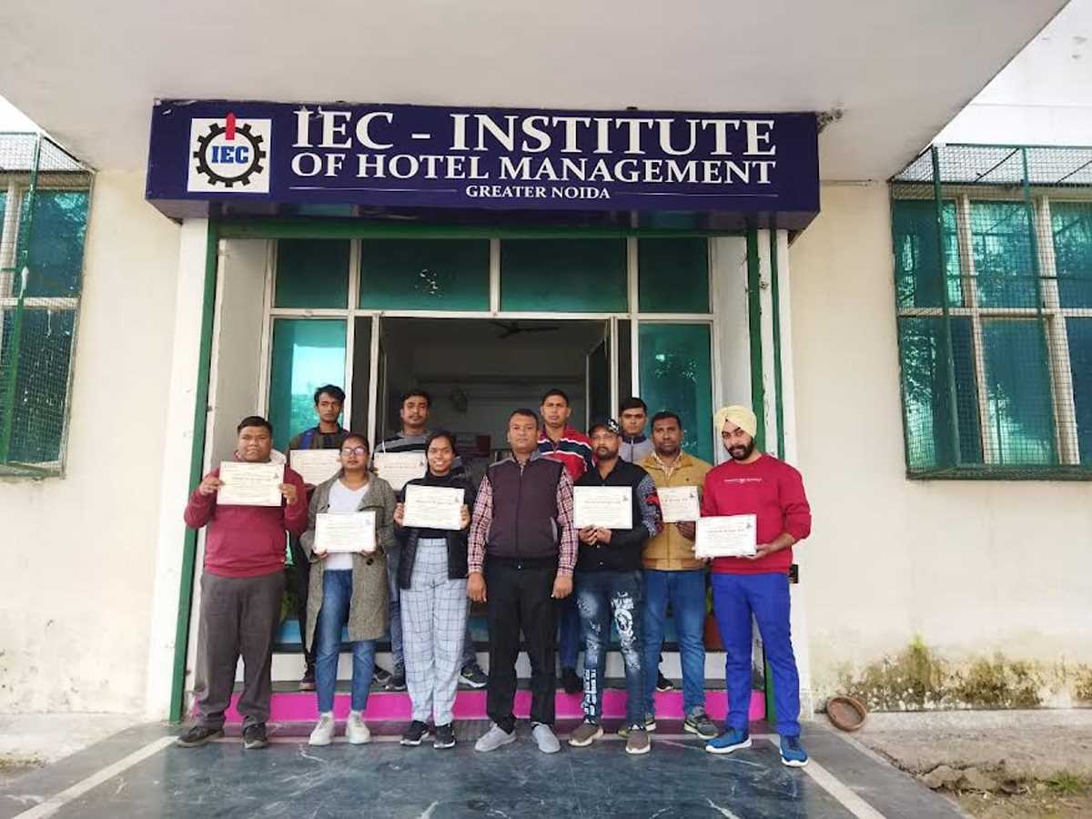 हुनर से रोजगार तक कार्यक्रम में होटलमैनेजमेन्ट के विद्यार्थी हुए प्रशिक्षित